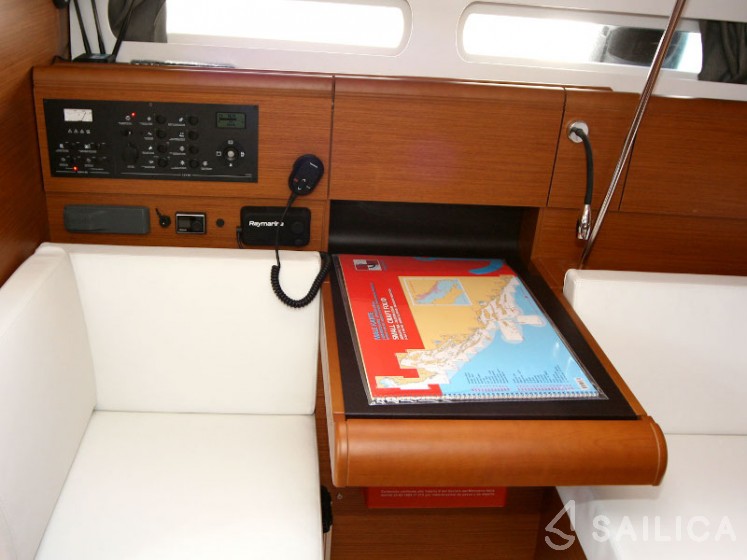 Sun Odyssey 419 - Yacht Charter Sailica