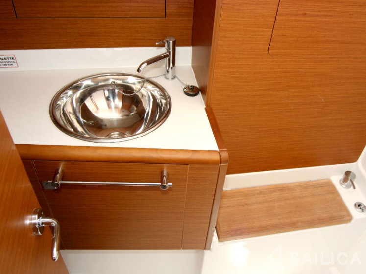 Sun Odyssey 419 - Yacht Charter Sailica