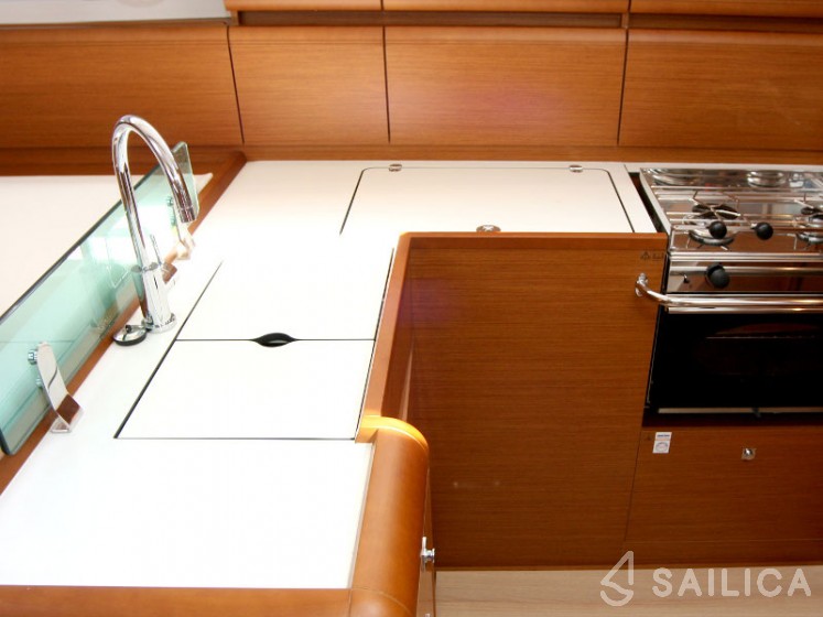 Sun Odyssey 419 - Yacht Charter Sailica