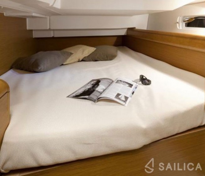 Sun Odyssey 419 - Yacht Charter Sailica