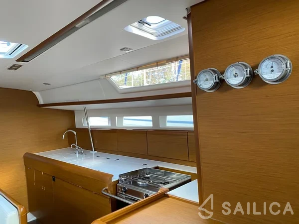 Sun Odyssey 519 - Yacht Charter Sailica