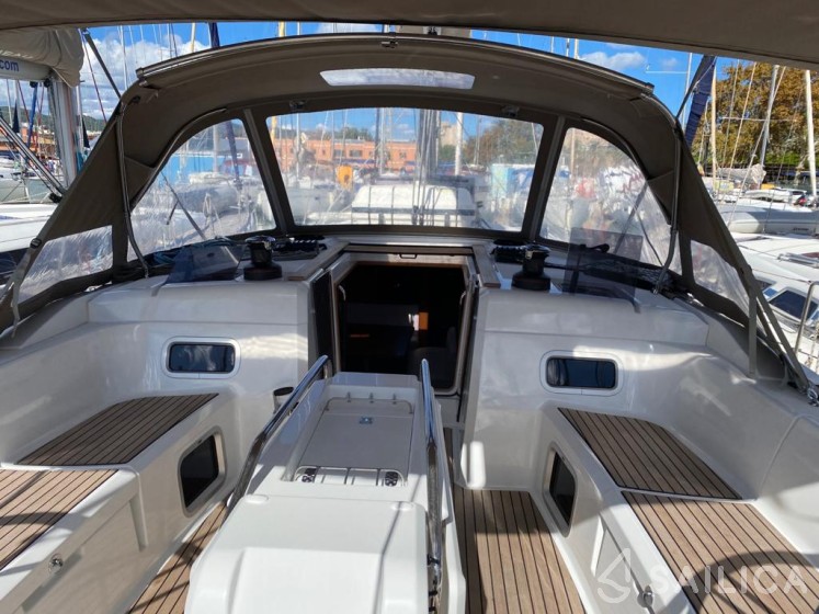 Sun Odyssey 519 - Yacht Charter Sailica