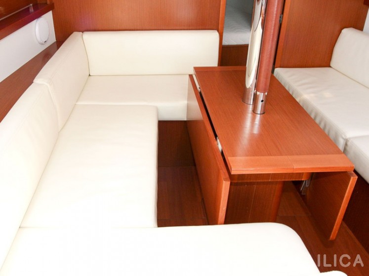 Oceanis 34.2 - Yacht Charter Sailica