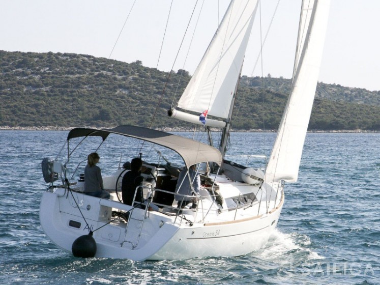 Oceanis 34.2 - Yacht Charter Sailica