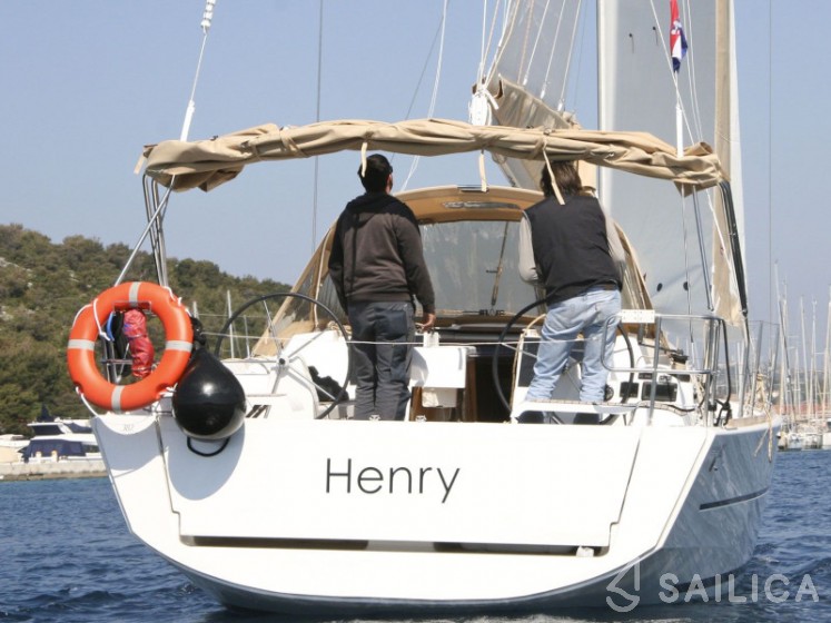 Dufour 382 GL - Yacht Charter Sailica