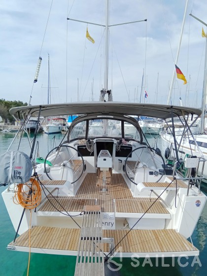 Dufour 382 GL - Yacht Charter Sailica