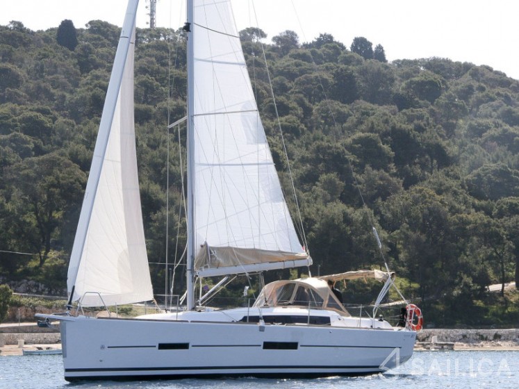 Dufour 382 GL - Yacht Charter Sailica