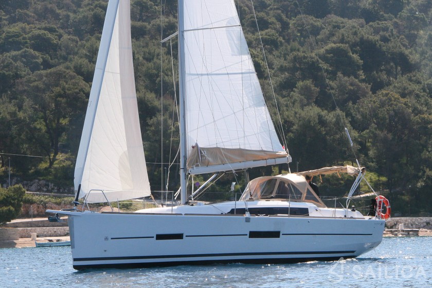 Dufour 382 GL - Yacht Charter Sailica