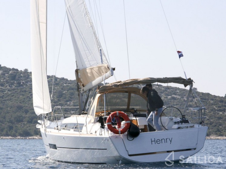 Dufour 382 GL - Yacht Charter Sailica