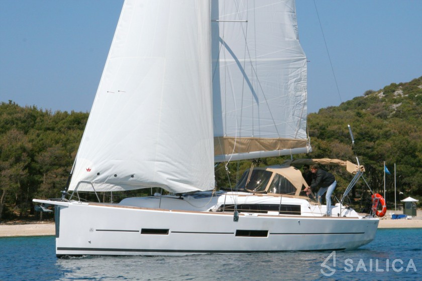 Dufour 382 GL - Yacht Charter Sailica