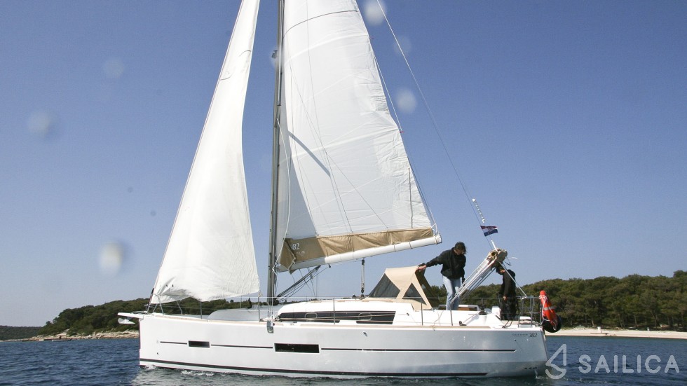 Dufour 382 GL - Yacht Charter Sailica