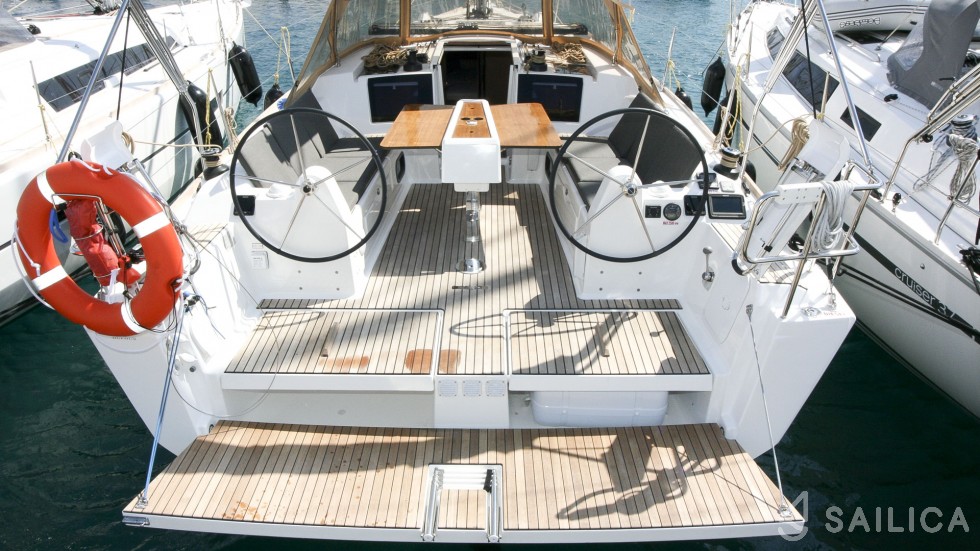 Dufour 382 GL - Yacht Charter Sailica