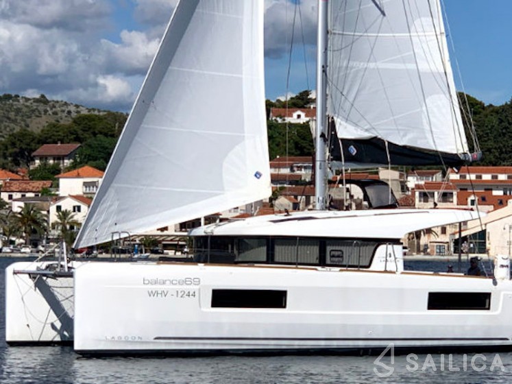 Lagoon 40 - Yacht Charter Sailica