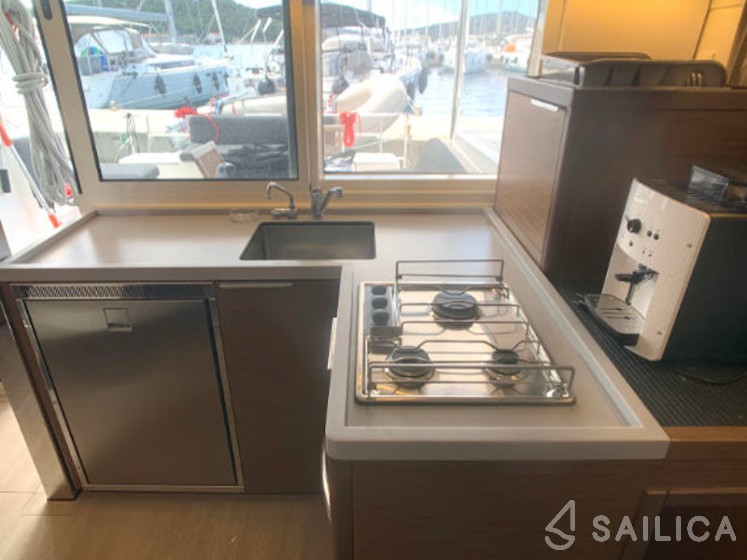 Lagoon 40 - Yacht Charter Sailica