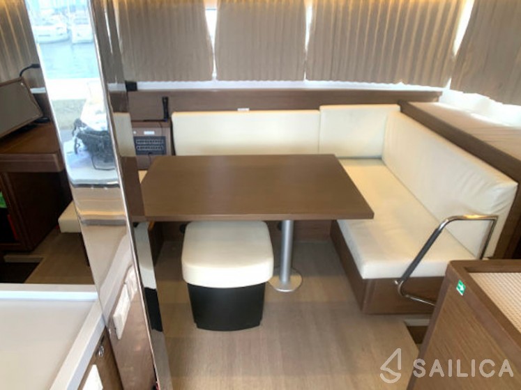 Lagoon 40 - Yacht Charter Sailica