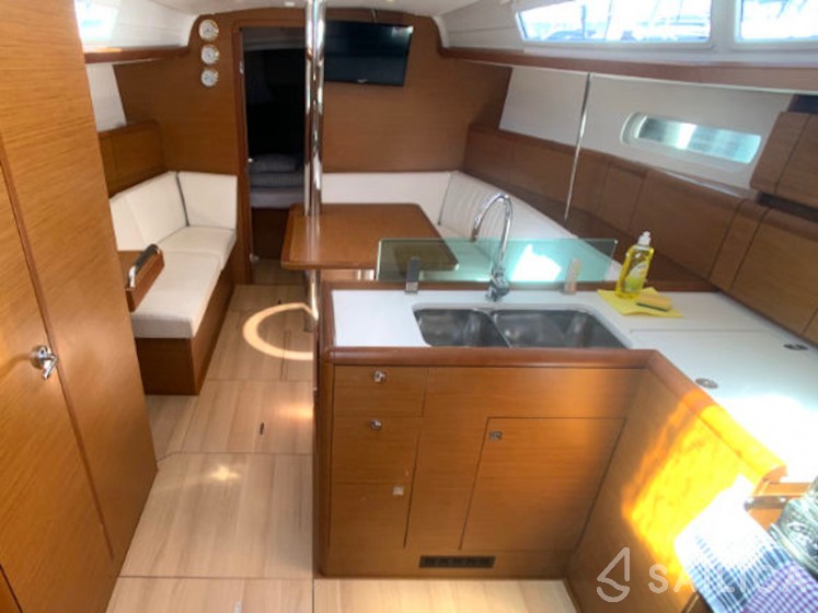 Sun Odyssey 389 - Yacht Charter Sailica
