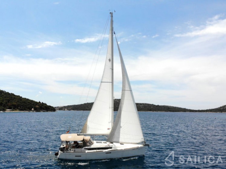 Sun Odyssey 389 - Yacht Charter Sailica