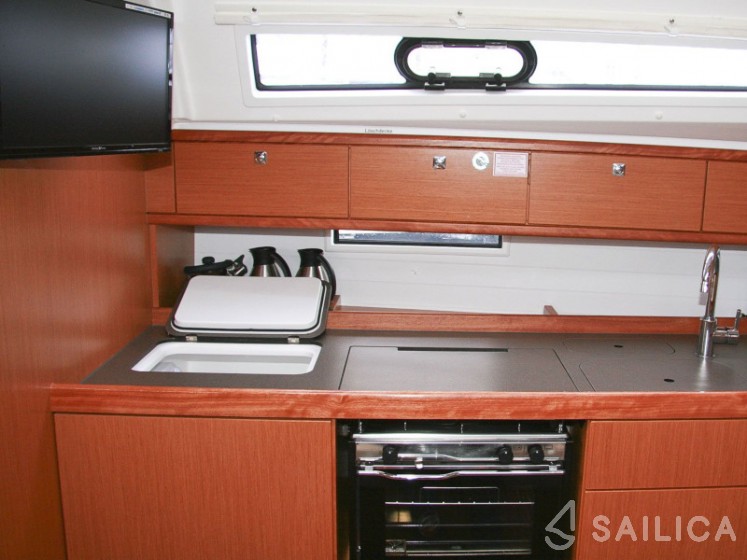 Bavaria 41 Cruiser - Yacht Charter Sailica