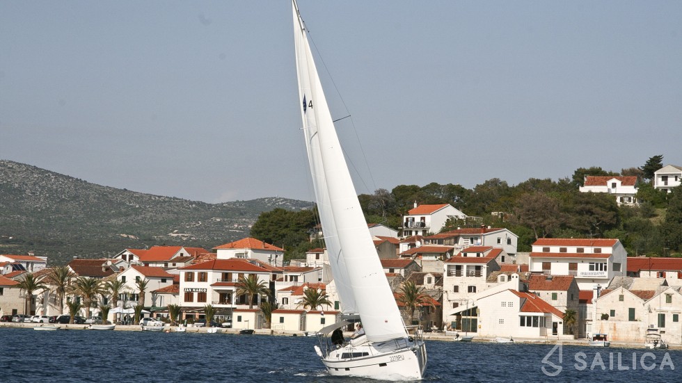Bavaria 41 Cruiser - Yacht Charter Sailica
