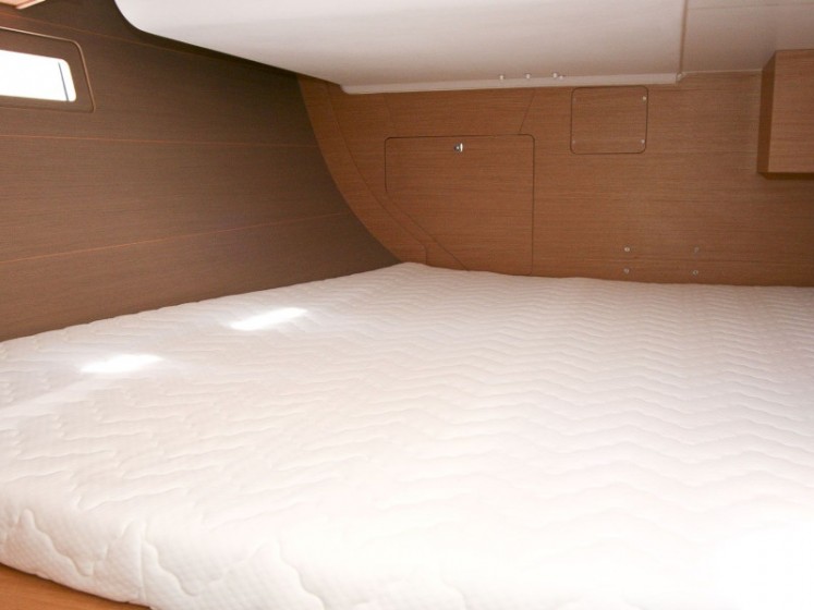 Dufour 412 GL - Yacht Charter Sailica