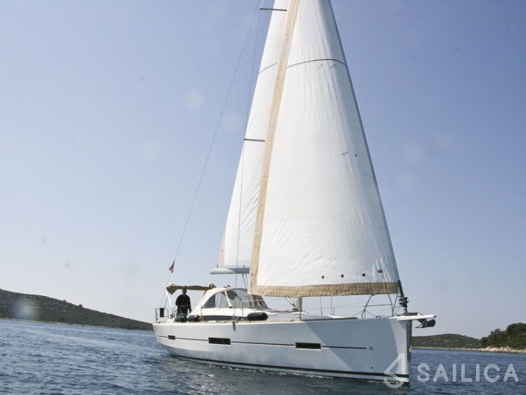 Dufour 412 GL - Yacht Charter Sailica