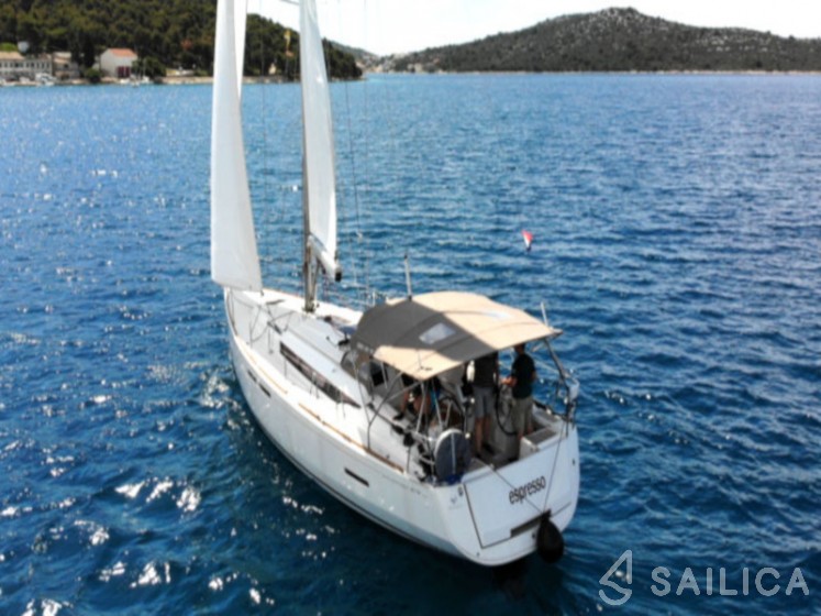Sun Odyssey 419 - Yacht Charter Sailica