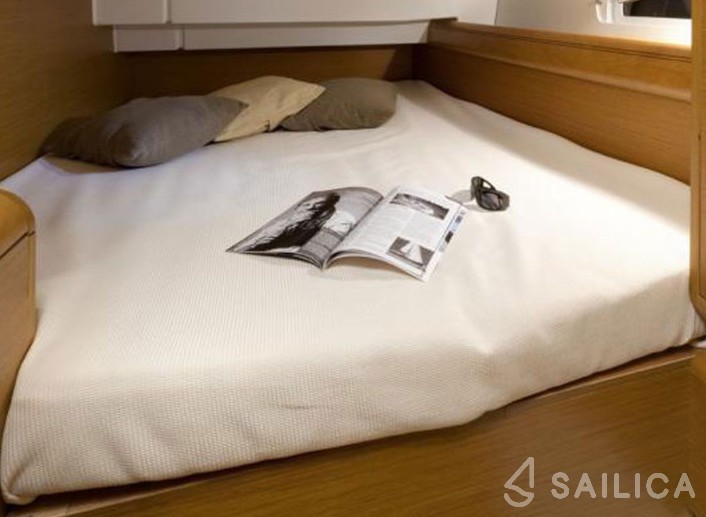 Sun Odyssey 419 - Yacht Charter Sailica