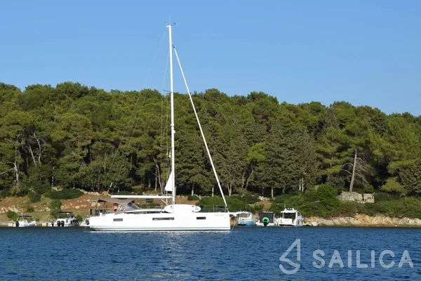 Sun Odyssey 410 - Yacht Charter Sailica