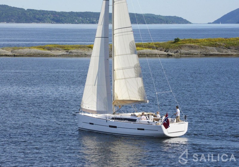 Dufour 412 GL - Yacht Charter Sailica