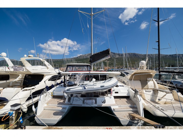 Lagoon 42 - Yacht Charter Sailica