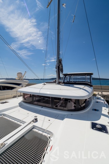 Lagoon 42 - Yacht Charter Sailica