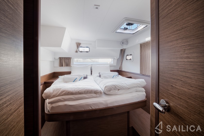 Lagoon 42 - Yacht Charter Sailica
