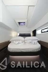 Astréa 42 - Yacht Charter Sailica