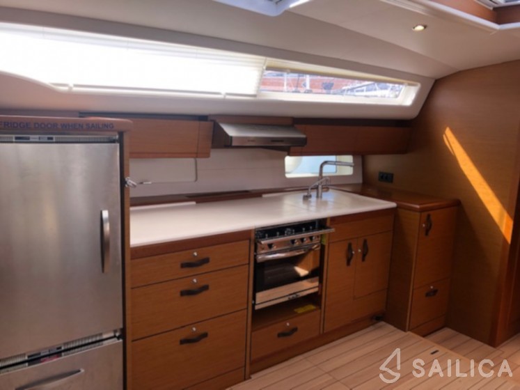 Jeanneau 54 - Yacht Charter Sailica