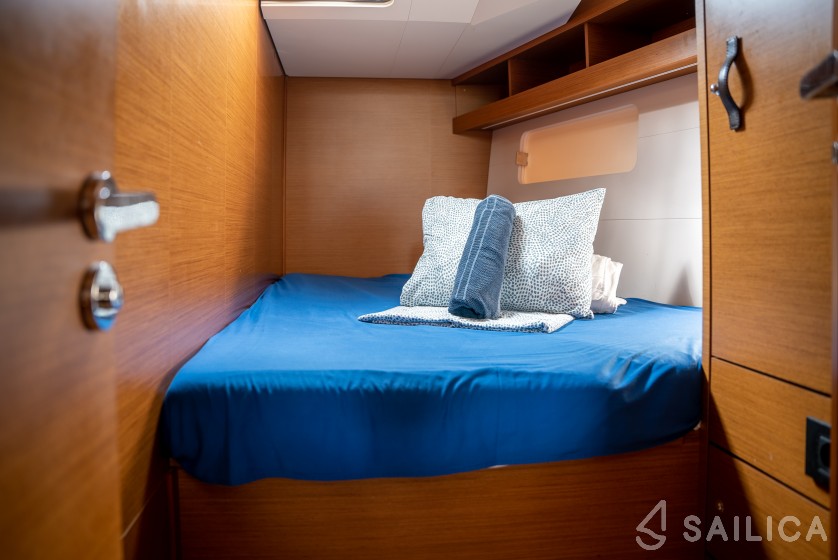 Jeanneau 54 - Yacht Charter Sailica