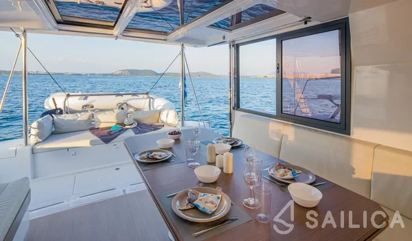 Bali 4.1 - Yacht Charter Sailica