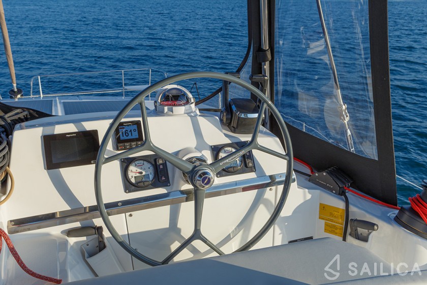 Bali 4.1 - Yacht Charter Sailica