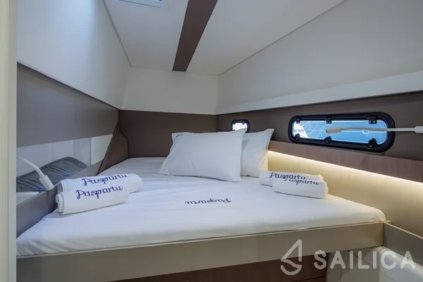 Bali 4.1 - Yacht Charter Sailica