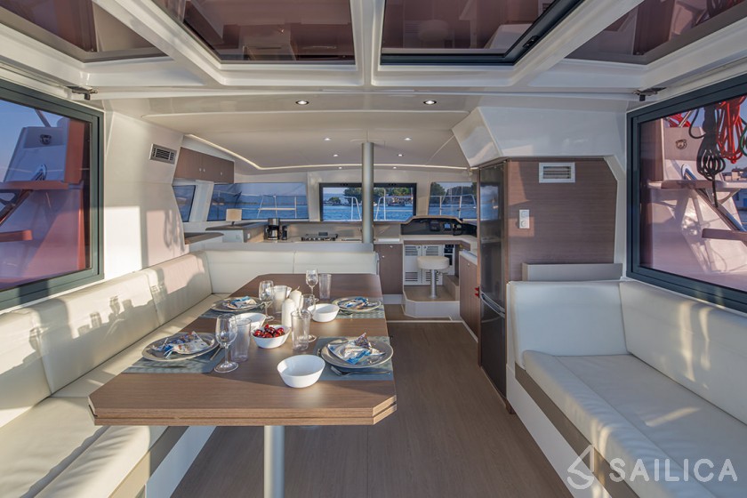 Bali 4.1 - Yacht Charter Sailica