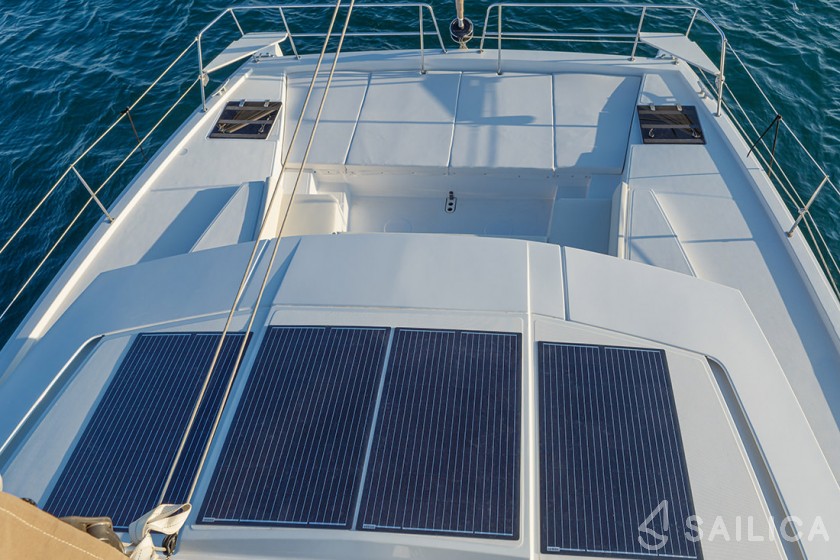 Bali 4.1 - Yacht Charter Sailica