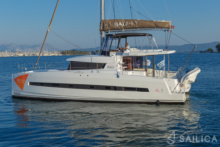 Bali 4.1 - Yacht Charter Sailica