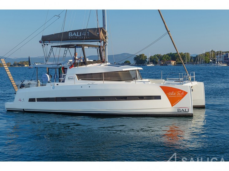 Bali 4.1 - Yacht Charter Sailica