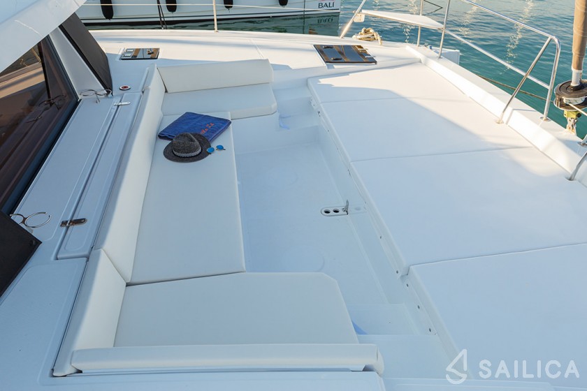 Bali 4.1 - Yacht Charter Sailica