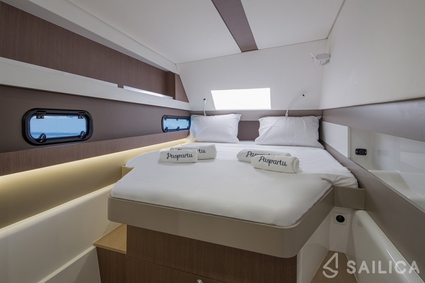 Bali 4.1 - Yacht Charter Sailica