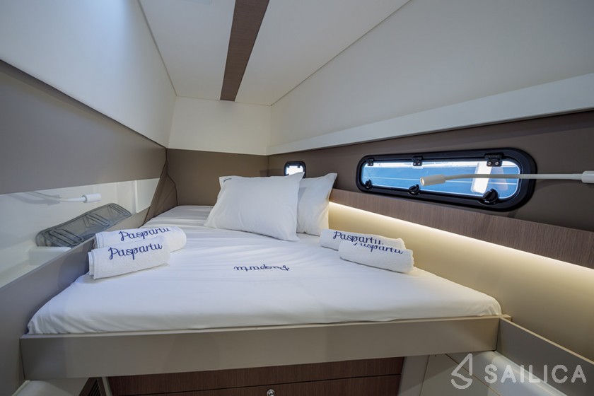 Bali 4.1 - Yacht Charter Sailica