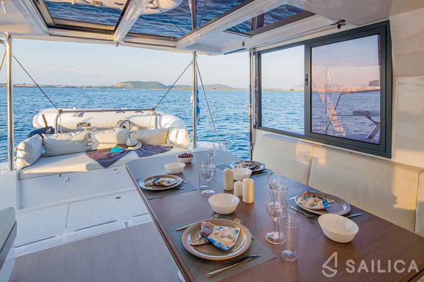 Bali 4.1 - Yacht Charter Sailica
