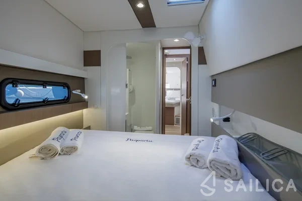 Bali 4.1 - Yacht Charter Sailica