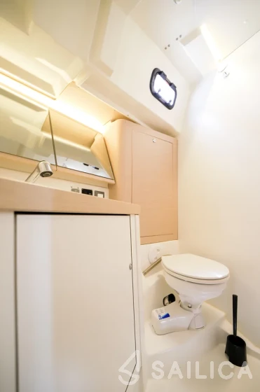 Oceanis 46.1 - Yacht Charter Sailica
