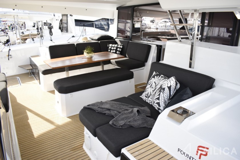 Elba 45 - Yacht Charter Sailica