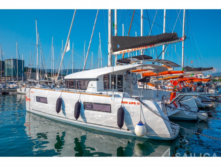 Lagoon 40 - Yacht Charter Sailica
